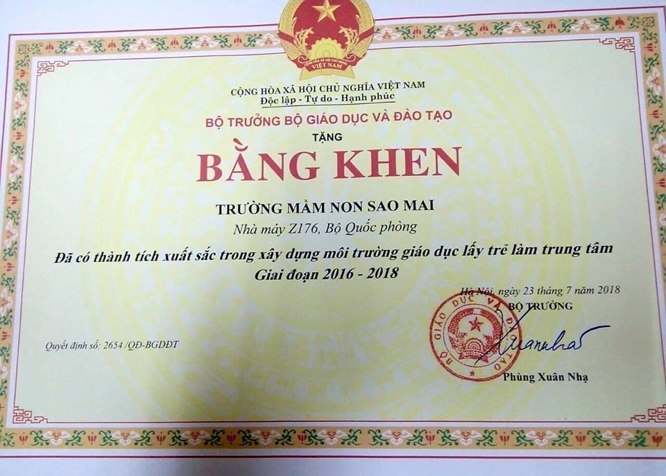 Trường mầm non Sao Mai nhận bằng khen của Bộ trưởng Bộ Giáo..
